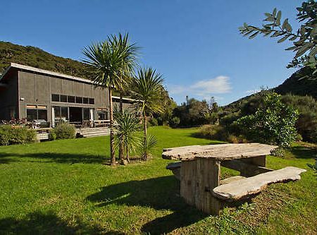 Piha Beachstay Accommodation Exterior photo