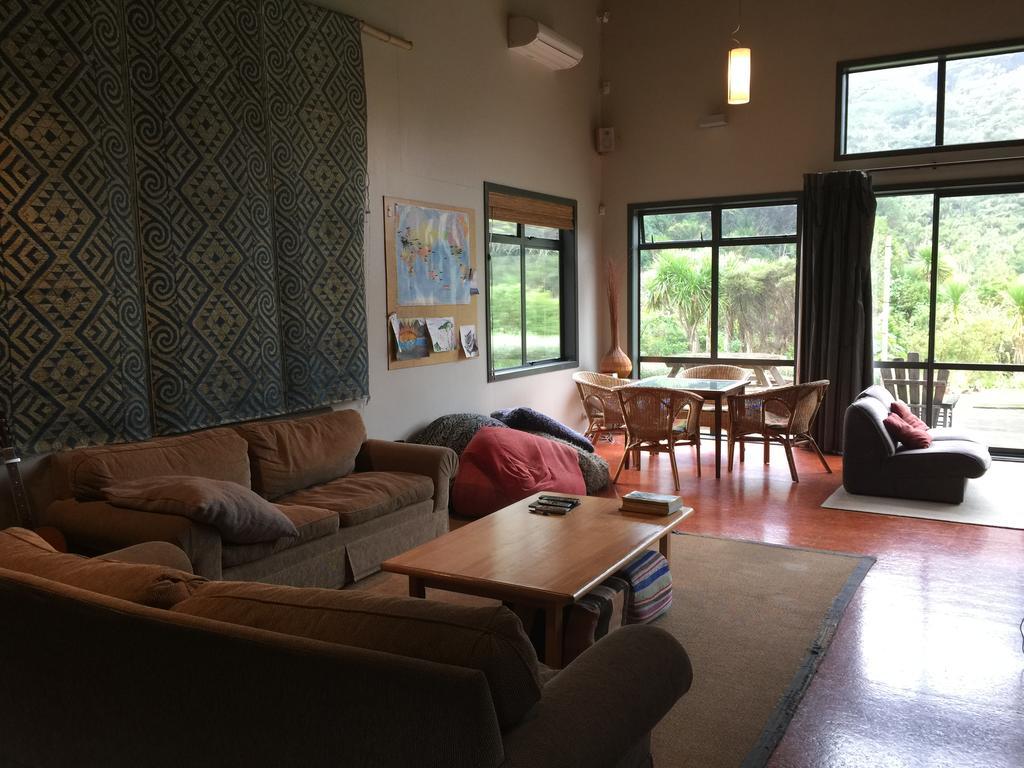 Piha Beachstay Accommodation Exterior photo